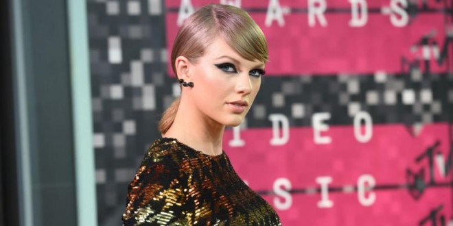 Taylor Swift hadir dalam pergelaran MTV Video Music Awards 2015 di Microsoft Theater, Los Angeles, California, AS, Minggu (30/8/2015) malam waktu setempat.