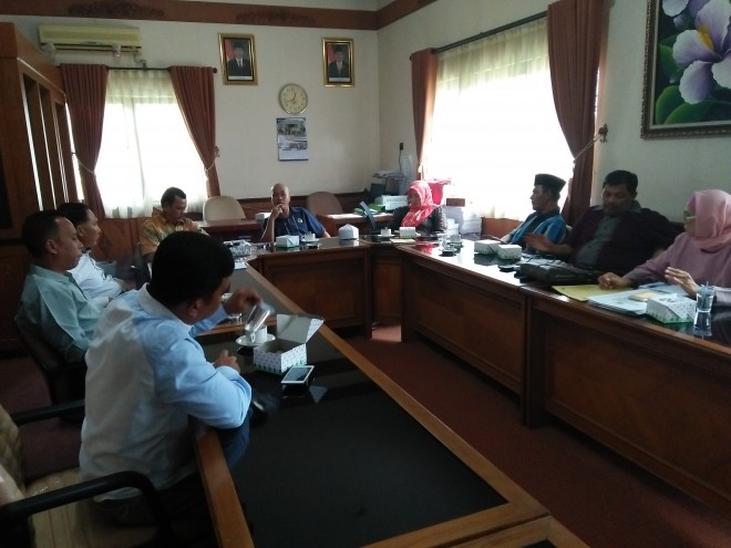 Suasana kunjungan dprd muarobungo dengan komisi b dprd muarojambi. 