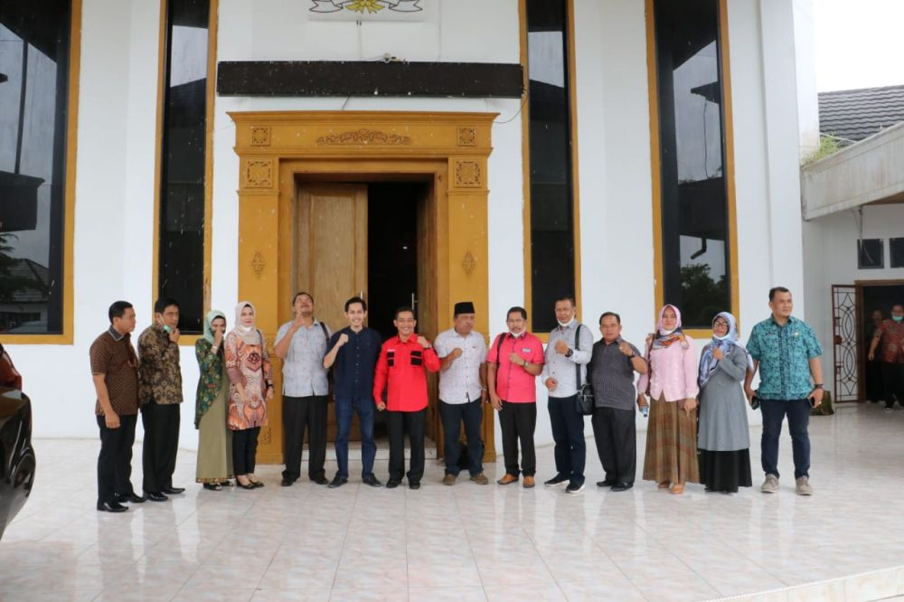 Poto bersama usai Kunker DPRD Tanjab barat ke DPRD Muarojambi